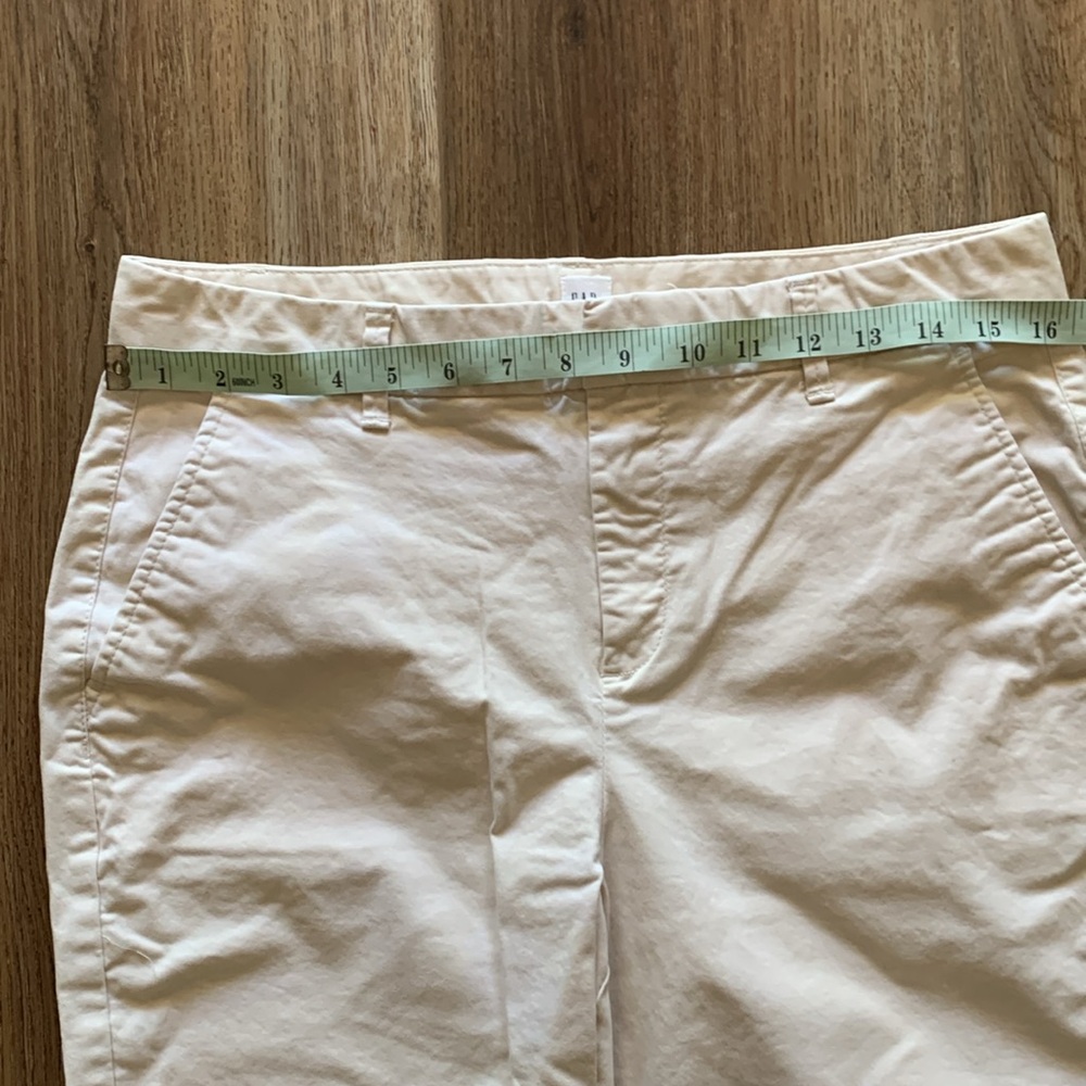 Gap light khaki Bermuda shorts size 8 - Picture 2 of 7